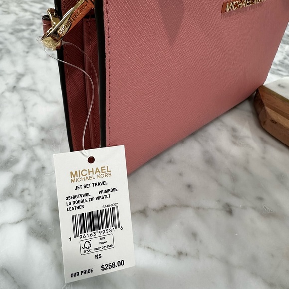 Michael Kors pink wallet - Picture 2 of 4